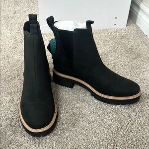 Tons Women Dakota Water Resistant Boots Size 9.5 BRAND NEW